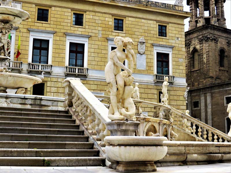 statue along steps leading to fountain