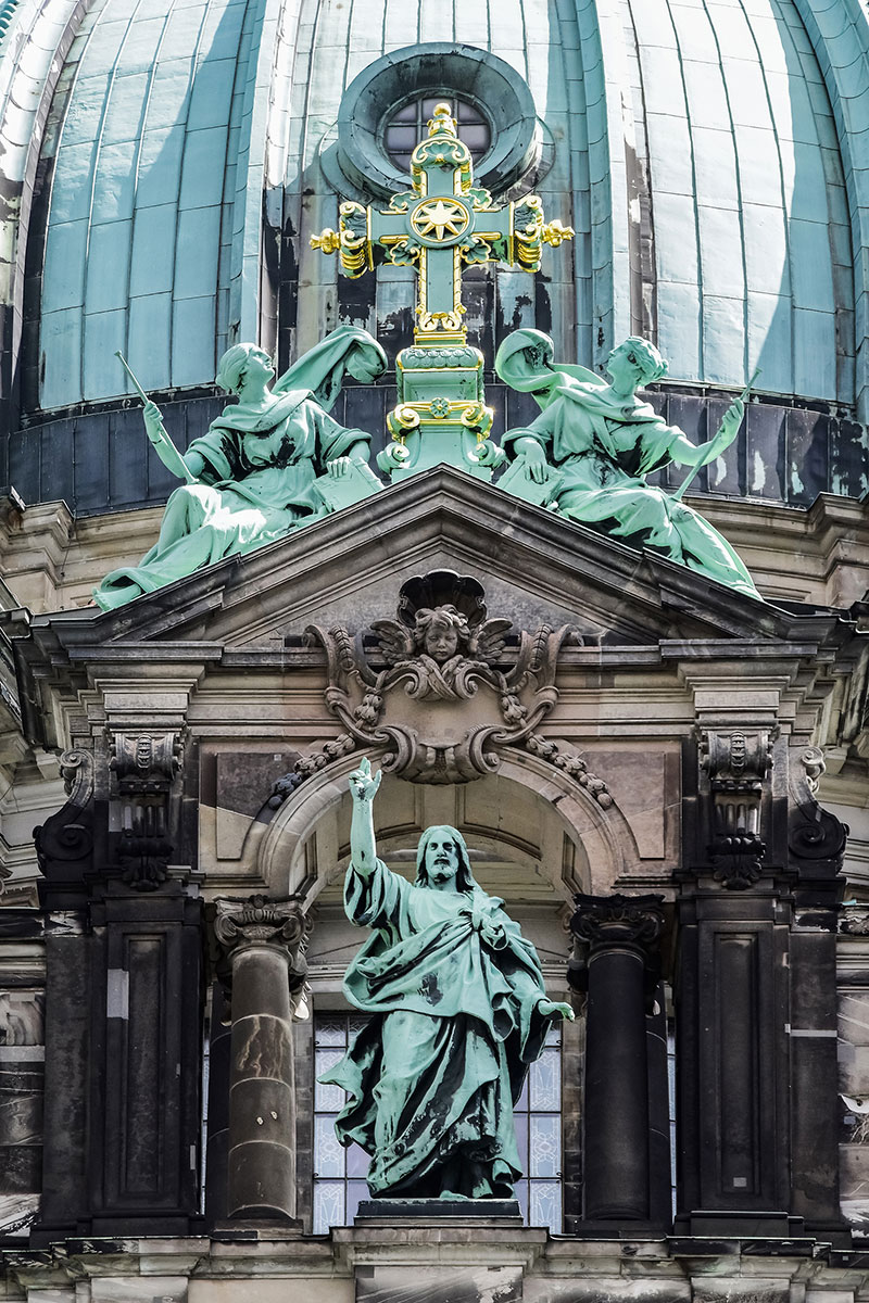 Berlin Cathedral statue