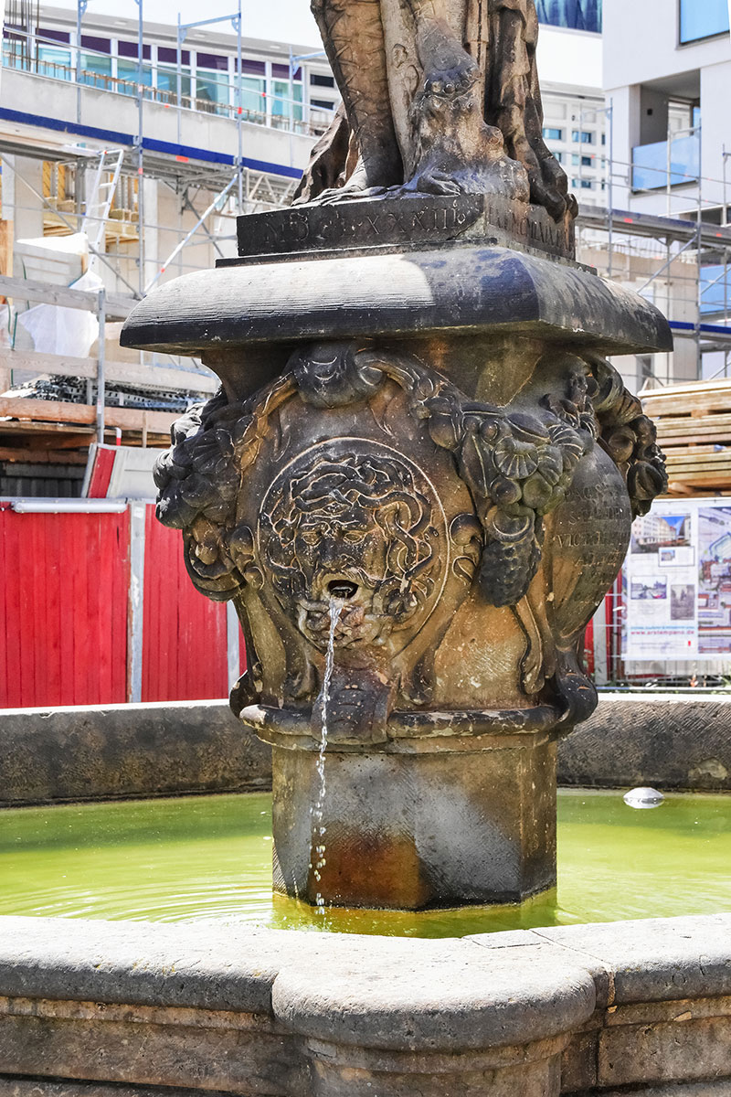 fountain near Dresden Cathedral