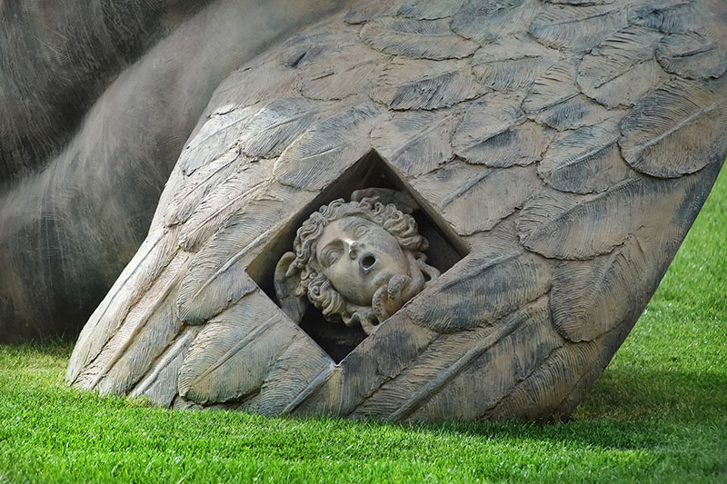 Piazza dei Miracoli sculpture