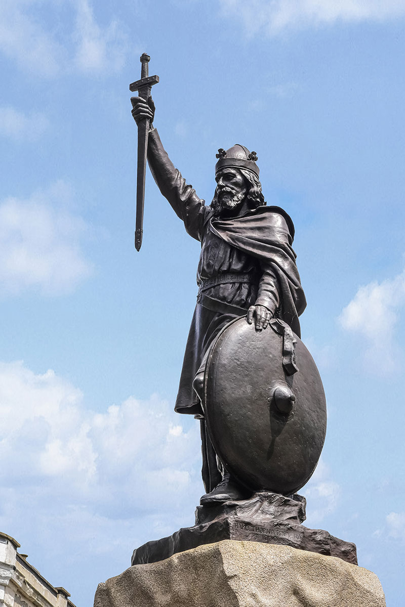 King Alfred the Great statue