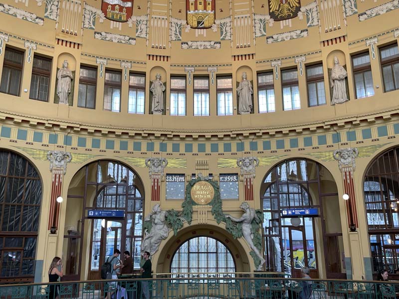 train station rotunda