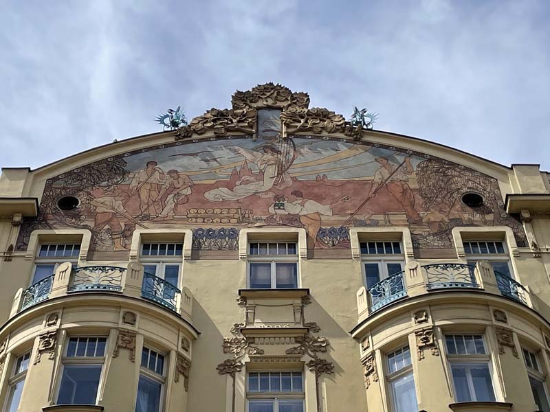 painted upper story at Gorzdova 13