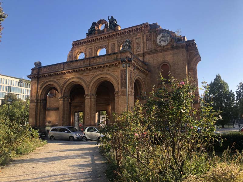 Figure 37, Anhalter Bahnhof