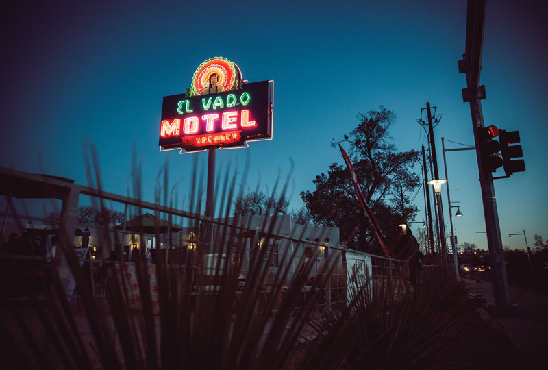 ABQ-neon-RT-66-800x540