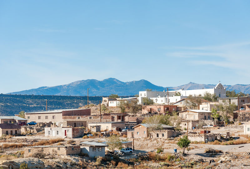 Laguna-Pueblo,-Native-American-reservation-near-Albuquerque,-New-Mexico-800x540
