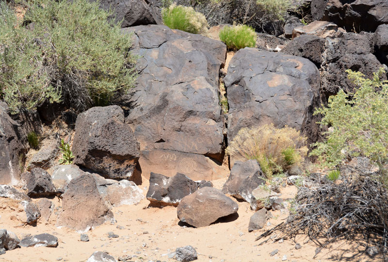 petroglyphs-800x540