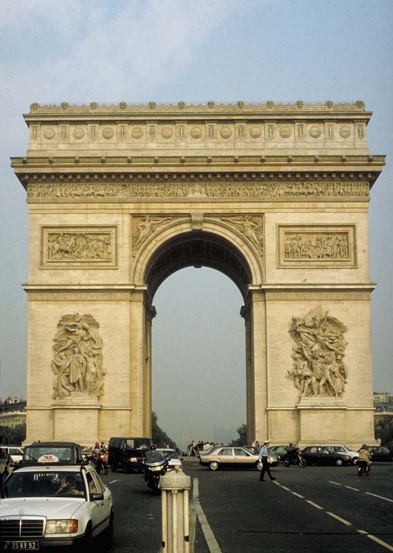 triumphal arch with cars in foreground