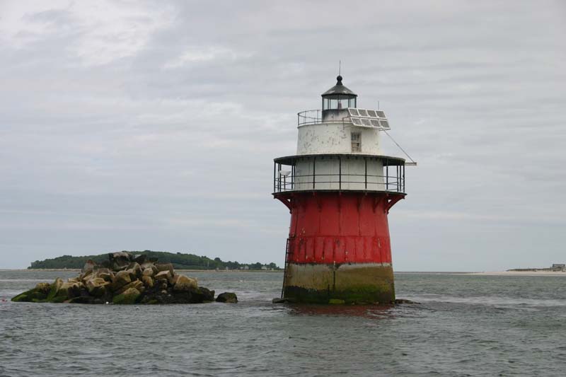 coffee pot-shaped red and white lighthouse offshore