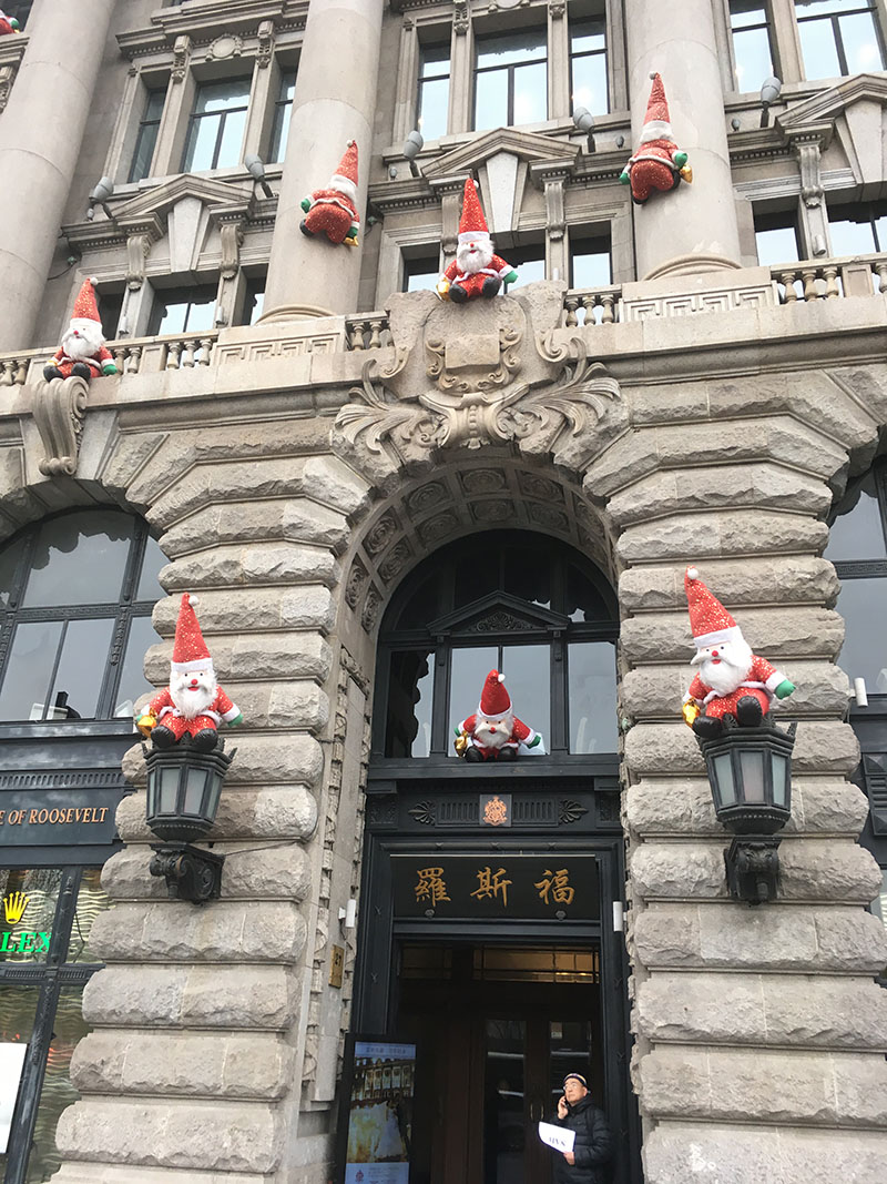 11. Santaoutside 11. Santaoutside