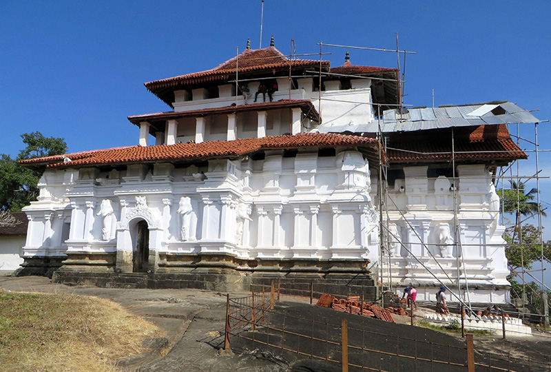 Isenstadt-SriLankanLankatilakaViharatemple_800x540px
