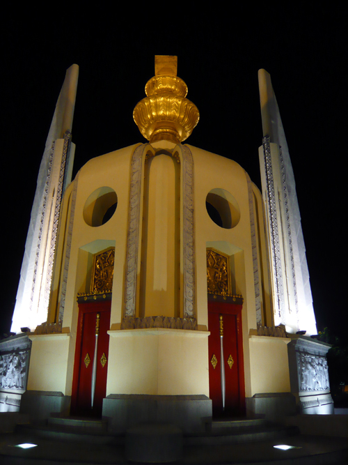 Democracy Monument, Bangkok, 1939 - 1940, Mom Luang Pum Malakun