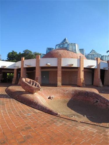Central plaza at the School of Plastic Arts
