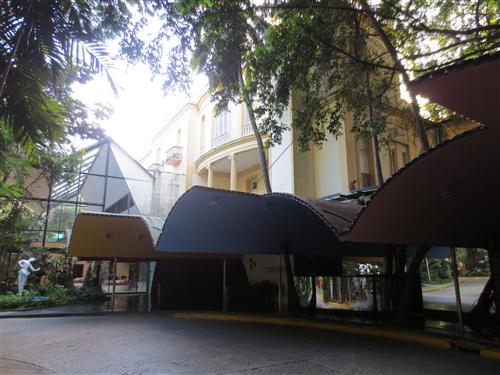 Covered entryway to the Tropicana