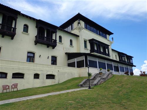 Facade fronting the ocean
