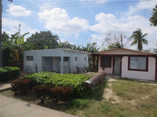 Houses we passed on the way to Cienfuegos