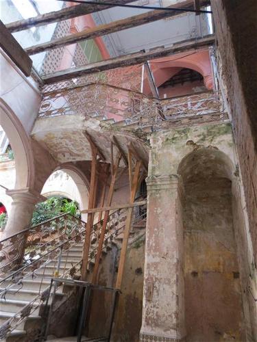 Structure in need of repair in Old Havana